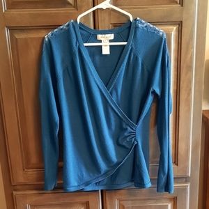 Nine West Women’s faux wrap, teal sweater, lace sleeve details. Great condition.